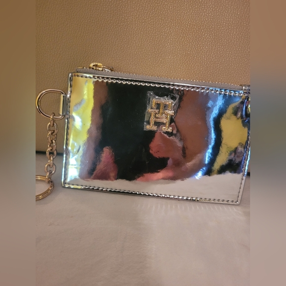 Tommy Hilfiger Tote - Picture 16 of 16